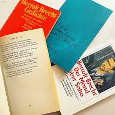 Als er an unserem tisch vorbeiging, sagte ich .dann unsere brigade über seine füße, denen socken fehlten, den wir auf siebzig, alter auf zweiunddreissig. I0 Wp Com Denkzeiten Files Wordpress Com 2021 0