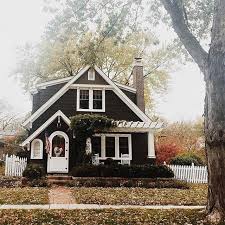 Black And White Theme House Exterior Continuing On With Our Black White Theme With Exteriors Today More Exterior Ideas And Images On Beckiowens Com Em House Exterior Cute House House Colors