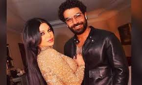 عبرت النجمة هيفاء وهبي عن غضبها الشديد من الإساءة التي وجهت لها من متابعة تمنت لها الموت في إنفجار بيروت. Ù‡ÙŠÙØ§Ø¡ ÙˆÙ‡Ø¨ÙŠ ØªÙƒØ´Ù ØªÙØ§ØµÙŠÙ„ Ø®Ù„Ø§ÙÙ‡Ø§ Ù…Ø¹ Ù…Ø¯ÙŠØ± Ø£Ø¹Ù…Ø§Ù„Ù‡Ø§ Ø§Ù„Ø³Ø§Ø¨Ù‚ ÙÙŠØ¯ÙŠÙˆ Ø§Ù„Ù‚Ø¯Ø³ Ø§Ù„Ø¹Ø±Ø¨ÙŠ