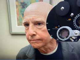 This shot from last night lets us see what Larry would look like totally  bald : r/curb