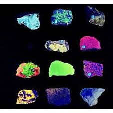 Awesome Mineral Stones That Glow Under Black Light Mineral Stone Stones And Crystals Pebble Art
