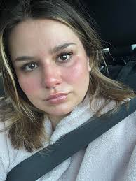 Makeup for dry, oily skin with medium to full coverage