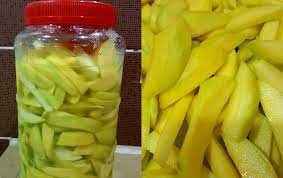 Jika dibiarkan di luar, ia akan lebih bergas. Resepi Jeruk Mangga Sedap Dan Rangup Iluminasi