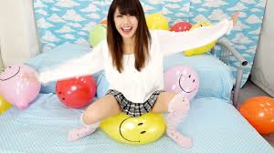 姫宮あかりちゃんのエッチなお尻で風船割り！