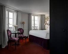 Image de chambre d'hôtel de charme marais paris intérieur luxe propre photo libre de droit