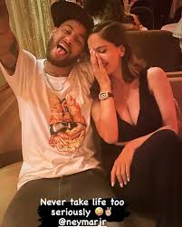 Maluma bahkan menuliskan baris pertama liriknya dalam lagunya itu dengan merujuk pada foto natalia dan neymar di instagram: American Model Admits A Love Story With Neymar Allison Stokke Info