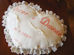 Cuscino portafedi cuore filet (1). Pin Su Xxx