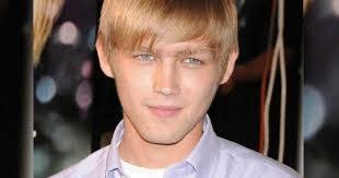 Kyle Ellingson's Instagram, Twitter & Facebook