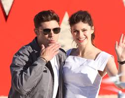 Zac efron / dwayne johnson. Datei Baywatch Movie Launch Zac Efron Alexandra Daddario 1 Jpg Wikipedia