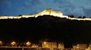 La Citadelle De Besancon By Night Citadelle Besancon Voyage En France Citadelle