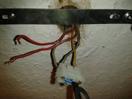 Beim anschließen von lampen müssen sie stets darauf achten, dass sie die farben richtig anschließen, da die lampe ansonsten nicht richtig funktioniert. Kabelfarben Altes Haus Verdrahtung Etwas Verwirrend Mikrocontroller Net