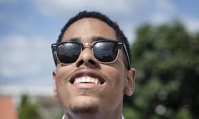 Pianista Matthew Whitaker, que nasceu cego, é revelação do jazz