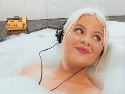 A cantora e compositora luísa sonza lançou neste domingo, 18, o álbum doce 22, o segundo da carreira e que, lançado perto de seu aniversário, encerra com as cargas dos 22 anos. Eggfmlyyi8i7im