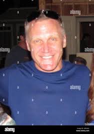 Minnesota Army wives Andrea Curely, Samantha Koktan and Tammy Estes pose  with Terry Serpico who plays Frank Sherwood