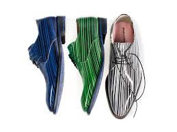 Der holländische schuhfabrikant van bommel blickt auf eine jahrhunderte alte tradition in der anfertigung klassischer herrenschuhe zurück. Exzentrische Strichcodes Gewinnt Lacklederschuhe Von Floris Van Bommel Musikexpress