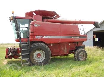 Case IH 2577 Combine