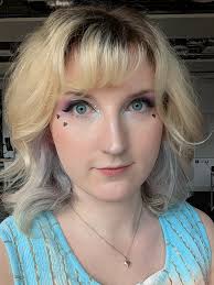 Gwendolyn Boyle's Instagram, Twitter & Facebook