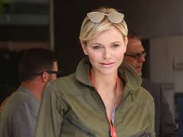 Born 25 january 1978) is the princess of monaco and a former olympic swimmer. Charlene Di Monaco Continua A Rasare A Zero I Suoi Capelli Foto Capellistyle