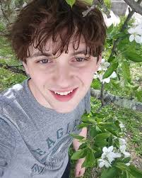 So what Videogame Character do yall get compared with or celeb, I've heard  Evan Peters and Leon Kennedy a lot foryou