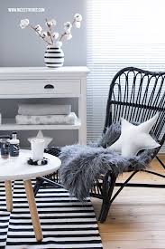 Bestellen sie ihren persönlichen filzkugelteppich unter:. Diy Filzkugel Untersetzer Selber Machen Neuer Lounge Chair Von House Doctor Nicest Things