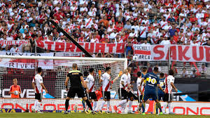 Boca y river, disminuido por 15 contagiados de coronavirus en su plantel, protagonizarán este domingo una nueva versión del superclásico en la bombonera, en un partido a todo o nada con eliminación directa por los cuartos de final de la copa de liga profesional. Boca Le Gano A River Un Superclasico Dramatico Que Tuvo Tres Goles Y Dos Expulsiones Infobae