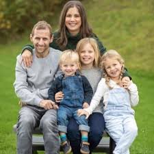 Robert geoffrey burrow mbe is an english former professional rugby league footballer, who spent 16 years playing for the leeds rhinos in the. Rob Burrow Mbe Rob7burrow Twitter