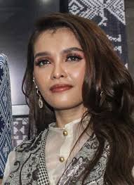 She later issued an apology, claiming that she was. Kz Tandingan Wikipedia
