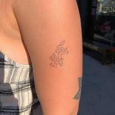 Single Needle Dragon Tattoo On The Left Upper Arm Tattoos Einnadeldrachentattoo Single Needle Drag Arm Tattoos For Women Tattoos Red Ink Tattoos