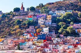 Check spelling or type a new query. El Pipila Statue Viele Farbigen Orange Blauen Roten Hauser Von Guanajuato Mexiko Held Im Mexikanischen Unabhangigkeitskrieg Von 1810 Lizenzfreie Fotos Bilder Und Stock Fotografie Image 64322503