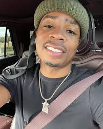 A subtle entrance never stole the show. It's almost time to welcome another  chapter of New York Fashion Week in Plaza-tively flawless style.  https://brnw.ch/21wVEpe #LiveLikeThePlaza