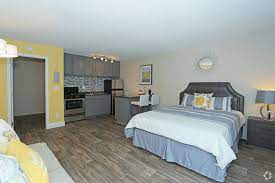 As of july 2021, the average apartment rent in las vegas, nv is $1,055 for a studio, $1,137 for one bedroom, $1,557 for two bedrooms, and $1,551 for three bedrooms. Apartments Under 1 000 In Las Vegas Nv Apartments Com