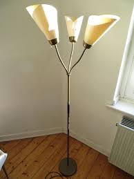 50er 60er Jahre Stehlampe Tutenlampe In Messing Mit 3 Schirmen For Sale Eur Stehlampe Lampe Alte Lampen