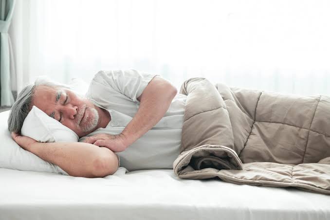 9 Cách trị mất ngủ cho người già nhanh & hiệu quả nhất!