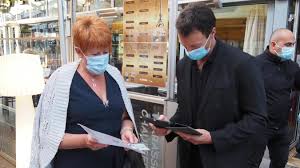 Le pass sanitaire sera étendu aux lieux de loisirs et de culture rassemblant plus de 50 personnes à compter du mercredi 21 juillet 2021, soit les cinémas, musées, théâtres, parcs d'attraction, salles de sport et piscines. Pgyo1vrf5b6b4m