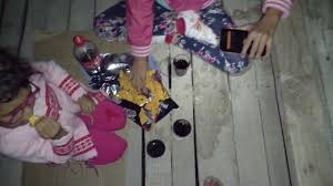 Kirikta Kola Cips Keyfimiz Cips Koltuklar