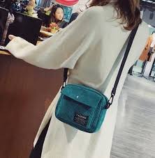 Tas selempang wanita dengan motif salur emas menggunakan bahan dan aksesories yang berkelas.dengan reseleting ykk bahan dalam switc (bludru)di dukung dengan aksesesories croum import. Jual Tas Selempang Wanita Kecil Mini Sling Bag Abg Anak Bahan Bulu F237 Di Lapak Juru Selamat Bukalapak
