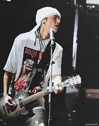 Bill kaulitz (born september 1 1989, in leipzig, germany) is the lead singer of tokio hotel. German Boy Guitar Player And Kaulitz Image 312396 On Favim Com