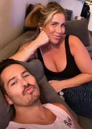 Marie Announces She's Pregnant