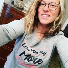 Amber Trivett's Instagram, Twitter & Facebook