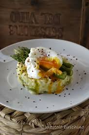 Uova sode in salsa rosa. Rivisitazione Di Un Classico Uova E Asparagi Il Mestolo Birichino Ricette Risotto Ricette Idee Pasto Sano