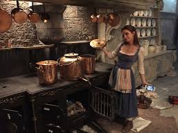 Behind the scene cenicienta cinderella. Emma Watson S Behind The Scenes Beauty And The Beast Pictures Should Win An Oscar Hellogiggles