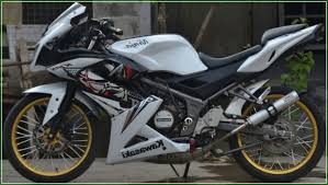 Konsep modifikasi ninja rr jari jari merupakan salah satu konsep modifikasi yang terbilang unik dan nyleneh karena untuk kelas motor racing dari kawasaki ini rasanya tak lazim kalau kaki kakinya dipakaikan velg jari jari. Menang Kontes 15 Modifikasi Ninja Rr Jari Jari Keren Berbagai Gaya 2021