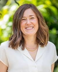 Mimi Cox's Instagram, Twitter & Facebook