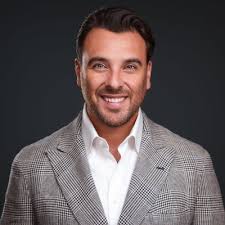 🚨 Career Update! 🚨 After 5.5 amazing years at Zendesk, I've decided to  hang up my Z logo'd sweatshirt and take my talents to South Beach. I'm  thrilled to be joining agnoStack