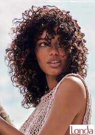 Frisuren Bilder Naturlich Krause Locken Frisuren Haare Krause Locken Locken Machen Ombre Haare Farben