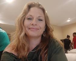 Shannon Oram's Instagram, Twitter & Facebook