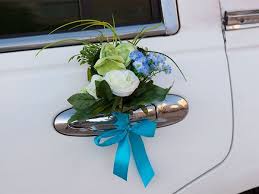 Glue gun dan glue stick; Mesin Perkahwinan Hiasan Dengan Reben Dan Bunga Bagaimana Untuk Menghias Kereta Perkahwinan Dengan Tangan Anda Sendiri Foto