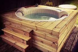 Comment Habiller Son Spa Gonflable Retrouvez 10 Idees D Habillage Pour Vo In 2020 Whirlpool Garten Aufblasbar Whirlpool Garten Whirlpool Terrasse