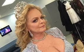 Там лариса александровна столкнулась лицом к лицу с популярной тиктокершей валей карнавал. Ydbgzrnj3rddym
