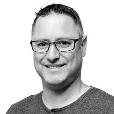 Mes 13 ans de Formatrice en Grande Distribution m'ont donné envie, il y a 6  mois, de créer ma chaîne YouTube destinée aux futurs et nouveaux parents.